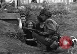 Standbild USA Soldaten Venon Frankreich, 1944, aus Sekunde 15 historischem Filmmaterial Videoclip 65675060378