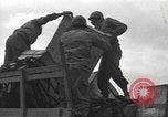 Standbild USA Soldaten Normandie Frankreich, 1944, aus Sekunde 27 historischem Filmmaterial Videoclip 65675060385