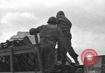 Standbild USA Soldaten Normandie Frankreich, 1944, aus Sekunde 30 historischem Filmmaterial Videoclip 65675060385