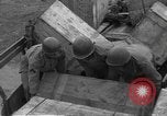 Standbild USA Soldaten Normandie Frankreich, 1944, aus Sekunde 41 historischem Filmmaterial Videoclip 65675060385