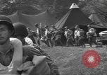 Standbild 507th Regiment 82nd Airborne Division Tollerton England, 1944, aus Sekunde 32 historischem Filmmaterial Videoclip 65675060392