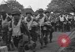 Standbild 507th Regiment 82nd Airborne Division Tollerton England, 1944, aus Sekunde 44 historischem Filmmaterial Videoclip 65675060392