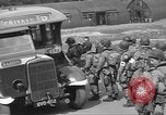 Standbild 507th Regiment 82nd Airborne Division Tollerton England, 1944, aus Sekunde 61 historischem Filmmaterial Videoclip 65675060392