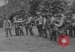 Standbild 507th Regiment 82nd Airborne Division Tollerton England, 1944, aus Sekunde 3 historischem Filmmaterial Videoclip 65675060393
