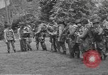 Standbild 507th Regiment 82nd Airborne Division Tollerton England, 1944, aus Sekunde 10 historischem Filmmaterial Videoclip 65675060393