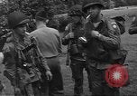 Standbild 507th Regiment 82nd Airborne Division Tollerton England, 1944, aus Sekunde 15 historischem Filmmaterial Videoclip 65675060393
