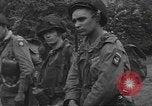 Standbild 507th Regiment 82nd Airborne Division Tollerton England, 1944, aus Sekunde 21 historischem Filmmaterial Videoclip 65675060393