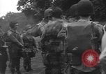 Standbild 507th Regiment 82nd Airborne Division Tollerton England, 1944, aus Sekunde 26 historischem Filmmaterial Videoclip 65675060393