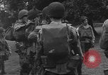 Standbild 507th Regiment 82nd Airborne Division Tollerton England, 1944, aus Sekunde 27 historischem Filmmaterial Videoclip 65675060393