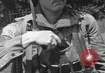 Standbild 507th Regiment 82nd Airborne Division Tollerton England, 1944, aus Sekunde 42 historischem Filmmaterial Videoclip 65675060393