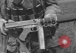 Standbild 507th Regiment 82nd Airborne Division Tollerton England, 1944, aus Sekunde 52 historischem Filmmaterial Videoclip 65675060393