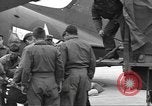 Standbild 507th Regiment 82nd Airborne Division Vereinigtes Königreich, 1944, aus Sekunde 21 historischem Filmmaterial Videoclip 65675060396