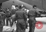 Standbild 507th Regiment 82nd Airborne Division Vereinigtes Königreich, 1944, aus Sekunde 24 historischem Filmmaterial Videoclip 65675060396
