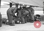 Standbild 507th Regiment 82nd Airborne Division Vereinigtes Königreich, 1944, aus Sekunde 35 historischem Filmmaterial Videoclip 65675060396