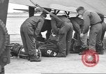 Standbild 507th Regiment 82nd Airborne Division Vereinigtes Königreich, 1944, aus Sekunde 37 historischem Filmmaterial Videoclip 65675060396