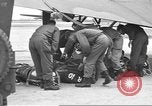 Standbild 507th Regiment 82nd Airborne Division Vereinigtes Königreich, 1944, aus Sekunde 38 historischem Filmmaterial Videoclip 65675060396