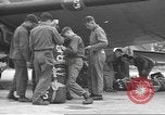 Standbild 507th Regiment 82nd Airborne Division Vereinigtes Königreich, 1944, aus Sekunde 43 historischem Filmmaterial Videoclip 65675060396