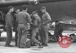 Standbild 507th Regiment 82nd Airborne Division Vereinigtes Königreich, 1944, aus Sekunde 45 historischem Filmmaterial Videoclip 65675060396