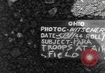 Standbild USA Soldaten Vereinigtes Königreich, 1944, aus Sekunde 3 historischem Filmmaterial Videoclip 65675060398