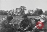 Standbild USA Soldaten Vereinigtes Königreich, 1944, aus Sekunde 4 historischem Filmmaterial Videoclip 65675060398