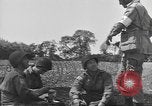 Standbild USA Soldaten Vereinigtes Königreich, 1944, aus Sekunde 14 historischem Filmmaterial Videoclip 65675060398