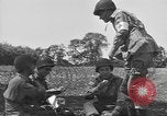 Standbild USA Soldaten Vereinigtes Königreich, 1944, aus Sekunde 18 historischem Filmmaterial Videoclip 65675060398