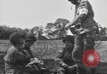 Standbild USA Soldaten Vereinigtes Königreich, 1944, aus Sekunde 20 historischem Filmmaterial Videoclip 65675060398