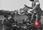 Standbild USA Soldaten Vereinigtes Königreich, 1944, aus Sekunde 27 historischem Filmmaterial Videoclip 65675060398