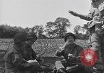 Standbild USA Soldaten Vereinigtes Königreich, 1944, aus Sekunde 28 historischem Filmmaterial Videoclip 65675060398