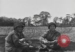 Standbild USA Soldaten Vereinigtes Königreich, 1944, aus Sekunde 30 historischem Filmmaterial Videoclip 65675060398
