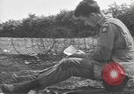 Standbild USA Soldaten Vereinigtes Königreich, 1944, aus Sekunde 33 historischem Filmmaterial Videoclip 65675060398