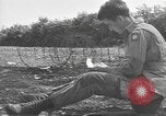 Standbild USA Soldaten Vereinigtes Königreich, 1944, aus Sekunde 37 historischem Filmmaterial Videoclip 65675060398
