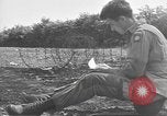 Standbild USA Soldaten Vereinigtes Königreich, 1944, aus Sekunde 38 historischem Filmmaterial Videoclip 65675060398