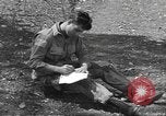 Standbild USA Soldaten Vereinigtes Königreich, 1944, aus Sekunde 49 historischem Filmmaterial Videoclip 65675060398