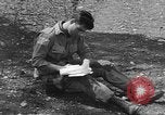 Standbild USA Soldaten Vereinigtes Königreich, 1944, aus Sekunde 50 historischem Filmmaterial Videoclip 65675060398