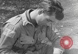 Standbild USA Soldaten Vereinigtes Königreich, 1944, aus Sekunde 58 historischem Filmmaterial Videoclip 65675060398