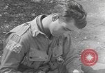 Standbild USA Soldaten Vereinigtes Königreich, 1944, aus Sekunde 61 historischem Filmmaterial Videoclip 65675060398