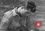 Standbild USA Soldaten Vereinigtes Königreich, 1944, aus Sekunde 62 historischem Filmmaterial Videoclip 65675060398