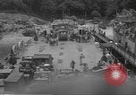 Image -nous les troupes et l'équipement bord de l'USS Burnett County (LST-512) Falmouth Angleterre, 1944, de la seconde 15 séquences d'archives historiques vidéo 65675060404