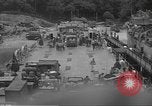Image -nous les troupes et l'équipement bord de l'USS Burnett County (LST-512) Falmouth Angleterre, 1944, de la seconde 18 séquences d'archives historiques vidéo 65675060404