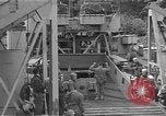 Image -nous les troupes et l'équipement bord de l'USS Burnett County (LST-512) Falmouth Angleterre, 1944, de la seconde 29 séquences d'archives historiques vidéo 65675060404