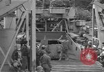 Image -nous les troupes et l'équipement bord de l'USS Burnett County (LST-512) Falmouth Angleterre, 1944, de la seconde 31 séquences d'archives historiques vidéo 65675060404