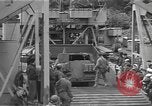 Image -nous les troupes et l'équipement bord de l'USS Burnett County (LST-512) Falmouth Angleterre, 1944, de la seconde 32 séquences d'archives historiques vidéo 65675060404