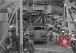 Image -nous les troupes et l'équipement bord de l'USS Burnett County (LST-512) Falmouth Angleterre, 1944, de la seconde 33 séquences d'archives historiques vidéo 65675060404