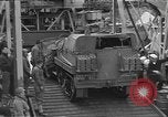 Image -nous les troupes et l'équipement bord de l'USS Burnett County (LST-512) Falmouth Angleterre, 1944, de la seconde 44 séquences d'archives historiques vidéo 65675060404