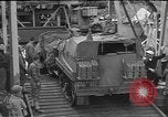 Image -nous les troupes et l'équipement bord de l'USS Burnett County (LST-512) Falmouth Angleterre, 1944, de la seconde 45 séquences d'archives historiques vidéo 65675060404