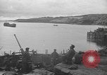 Image -nous les troupes et l'équipement bord de l'USS Burnett County (LST-512) Falmouth Angleterre, 1944, de la seconde 60 séquences d'archives historiques vidéo 65675060404