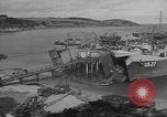 Image US Army véhicules étant chargé sur LSTs avant le jour J Falmouth Angleterre, 1944, de la seconde 3 séquences d'archives historiques vidéo 65675060406