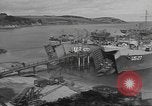 Image US Army véhicules étant chargé sur LSTs avant le jour J Falmouth Angleterre, 1944, de la seconde 5 séquences d'archives historiques vidéo 65675060406
