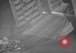 Image US Army véhicules étant chargé sur LSTs avant le jour J Falmouth Angleterre, 1944, de la seconde 34 séquences d'archives historiques vidéo 65675060406